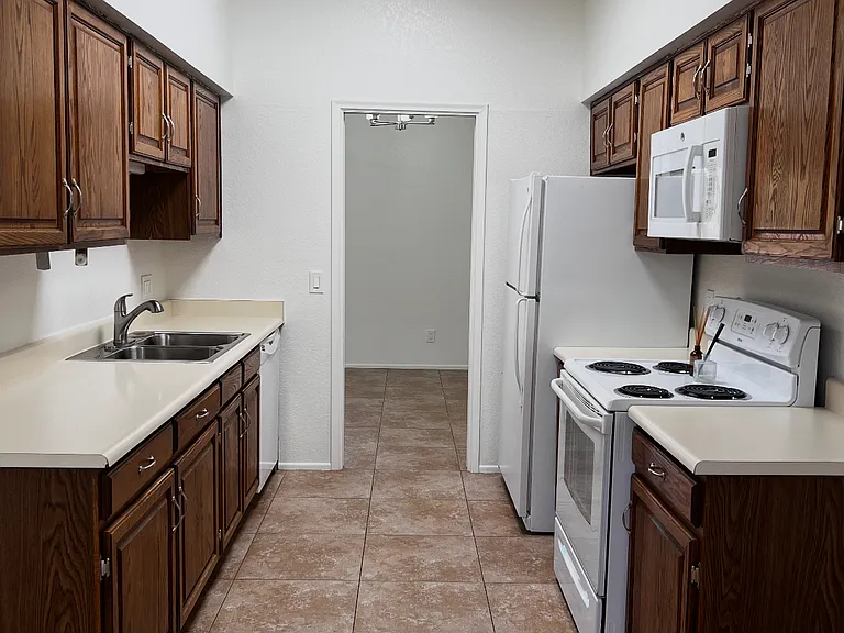 4649 N Mountain Quail Rd — Photo 5