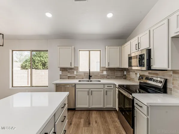 8046 W Misty Brook Pl, Tucson, AZ 85743