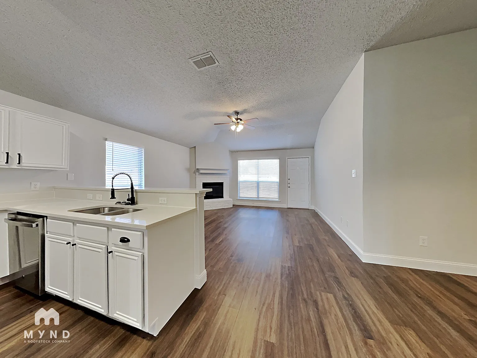 4 bed, 2.0 bath, 1880 sqft, $2,295 — Photo 3