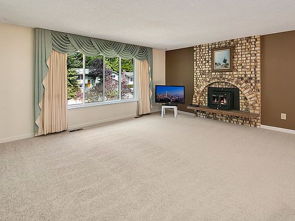 4th image of 17301 Meadowdale Dr