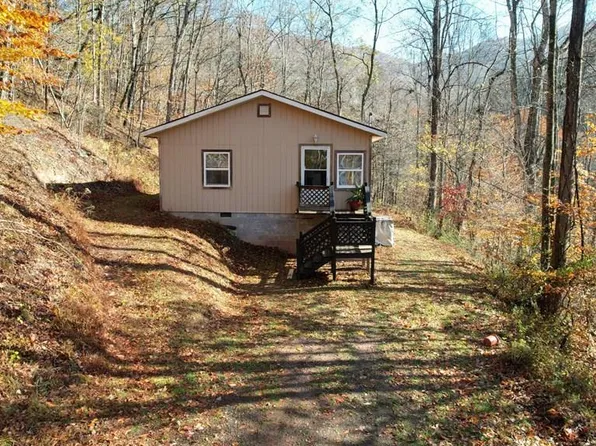 70 Hondo Ln, Hinton, WV 25951
