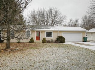 56971 Bow Dr, Three Rivers, MI 49093