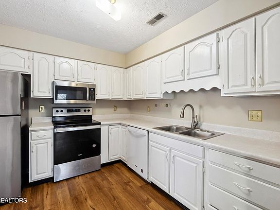 5th image of 8611 Old Carriage Ct
