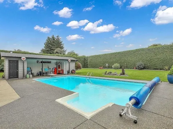 20214 Patterson Ave, Maple Ridge, BC V2X 2P4
