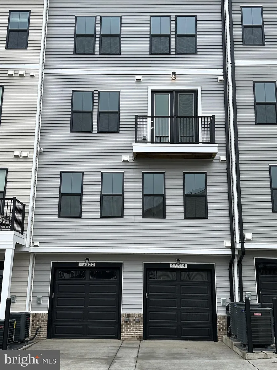 Building Photo - 43324 Farringdon Sq