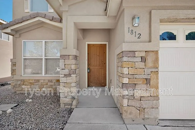 4 bed, 3.5 bath, 2800 sqft, $2,500 — Photo 2