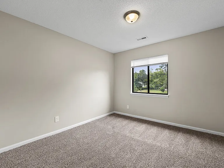 Central Oaks Apartments — Photo 6