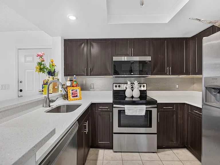 4151 N Haverhill Rd #1504 — Photo 10