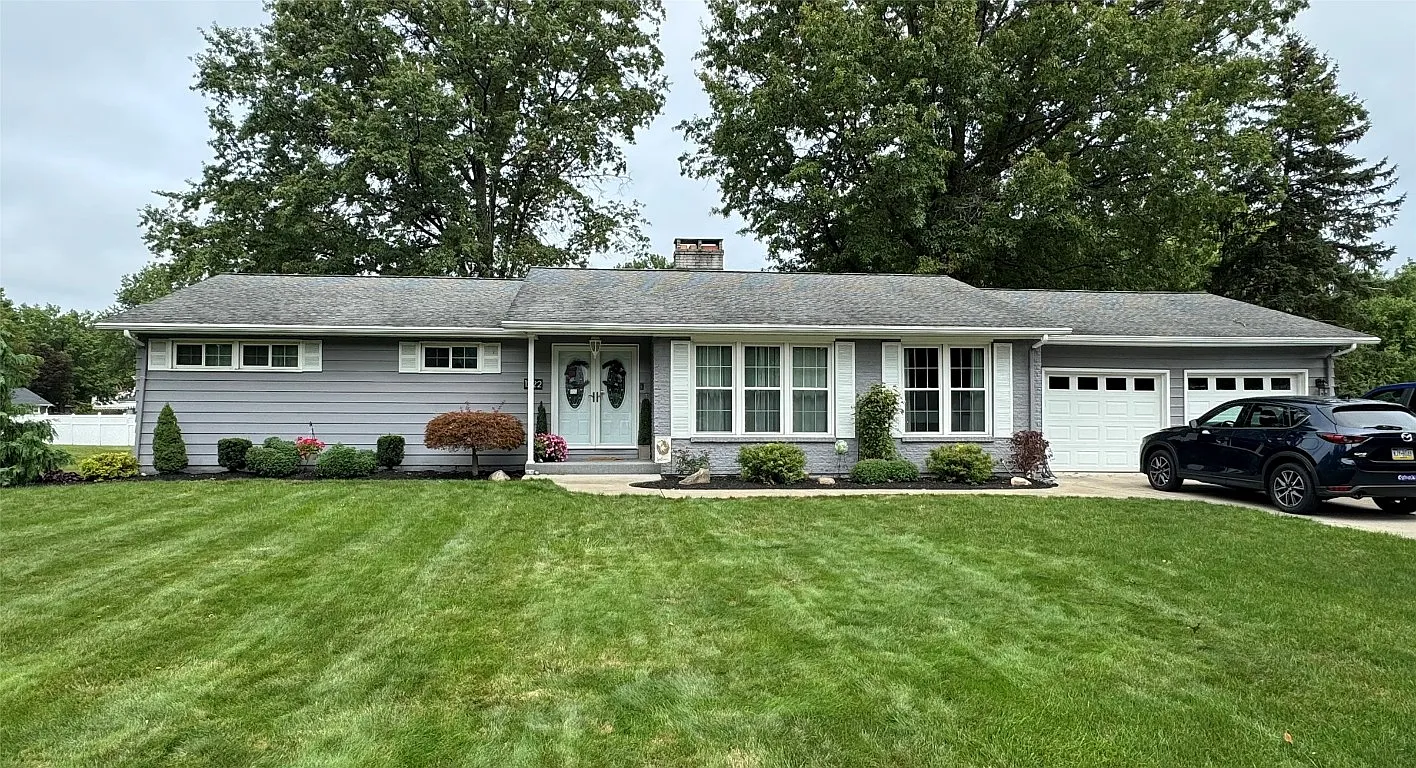 1222 Spring Valley Dr photo 1