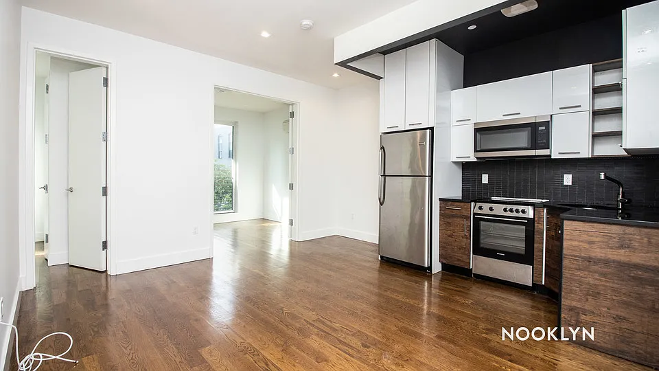 945 Willoughby Ave #2F