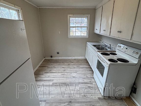 3rd image of 4517 E Bayley St