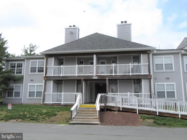 708 Waters Edge Dr, Newark, DE 19702