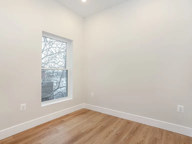 52nd Street Residences — Photo 11