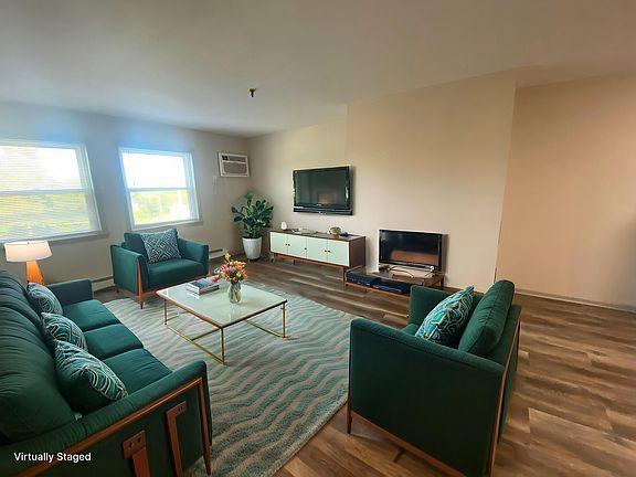 4th image of 1009 Concord St N #201