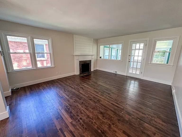 2610 Albert Dr SE — Photo 3