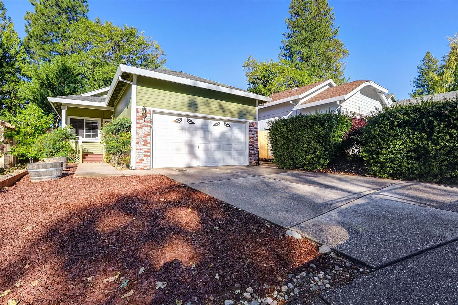 239 Fairmont Dr photo 1