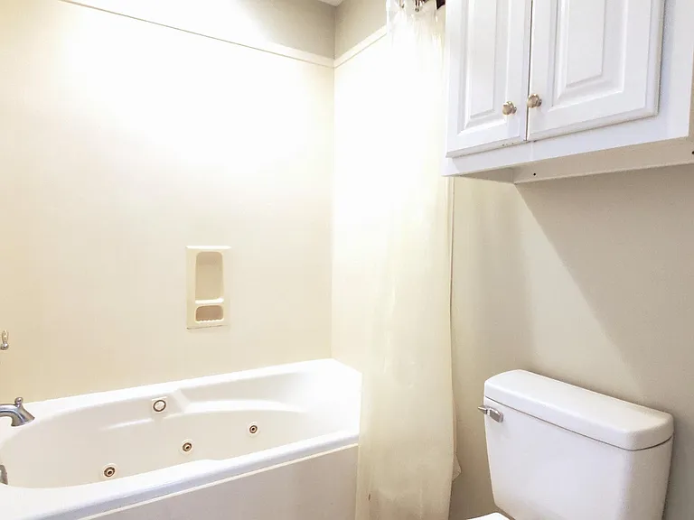 4006 Meadow Oak Ln — Photo 10