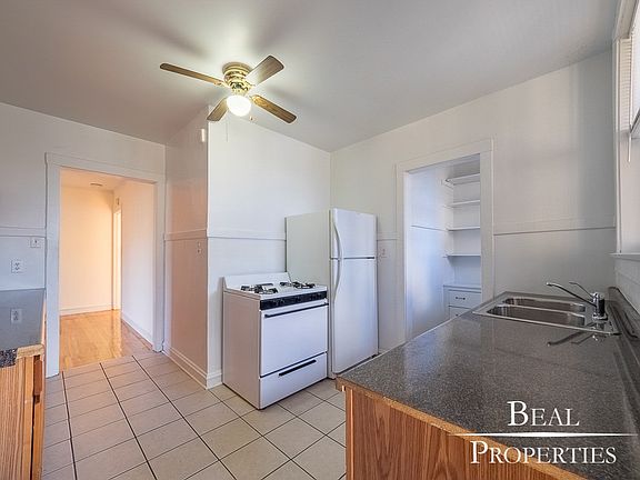4th image of 1121 W Oakdale Ave APT 3B