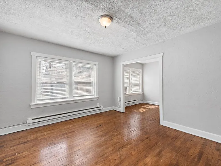 3933 Charlotte St — Photo 6