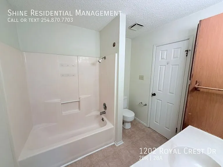1202 Royal Crest Dr — Photo 36