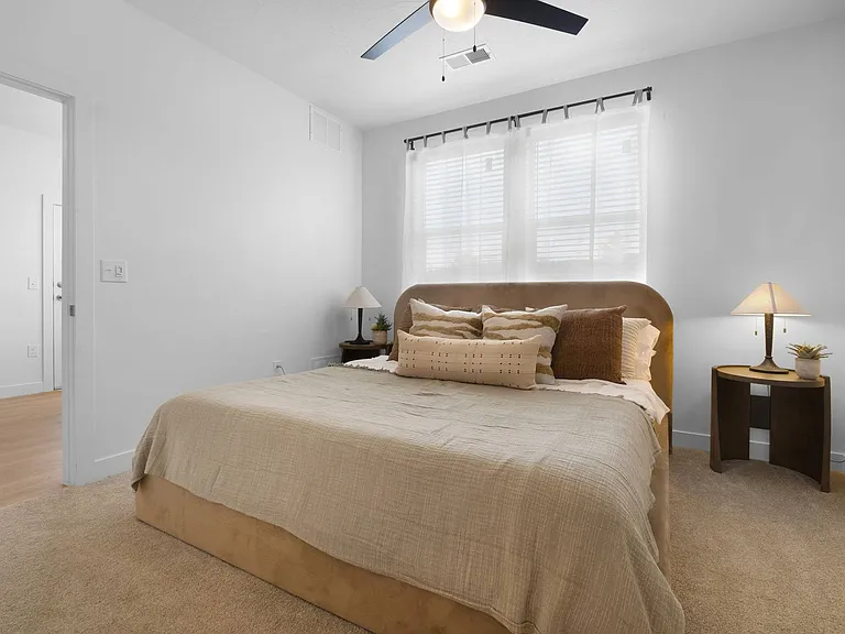 The Henley Apartments — Photo 4