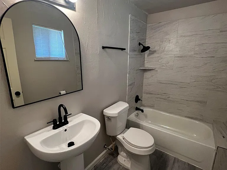 1319 W Procter St — Photo 5