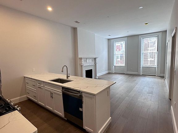 2nd image of 2009 Delancey Pl #2E