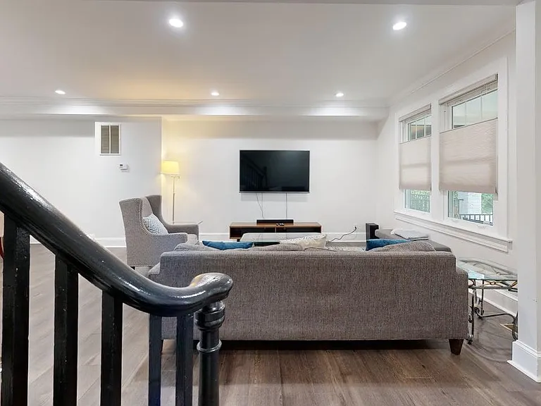 520 Jefferson St NW — Photo 5
