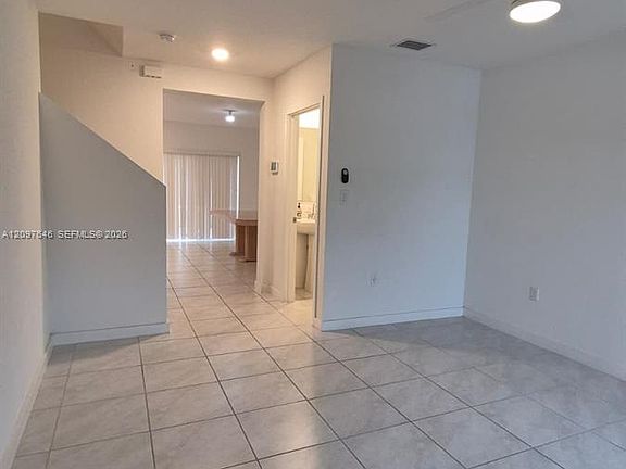 4th image of 585 NE 5th Pl #585