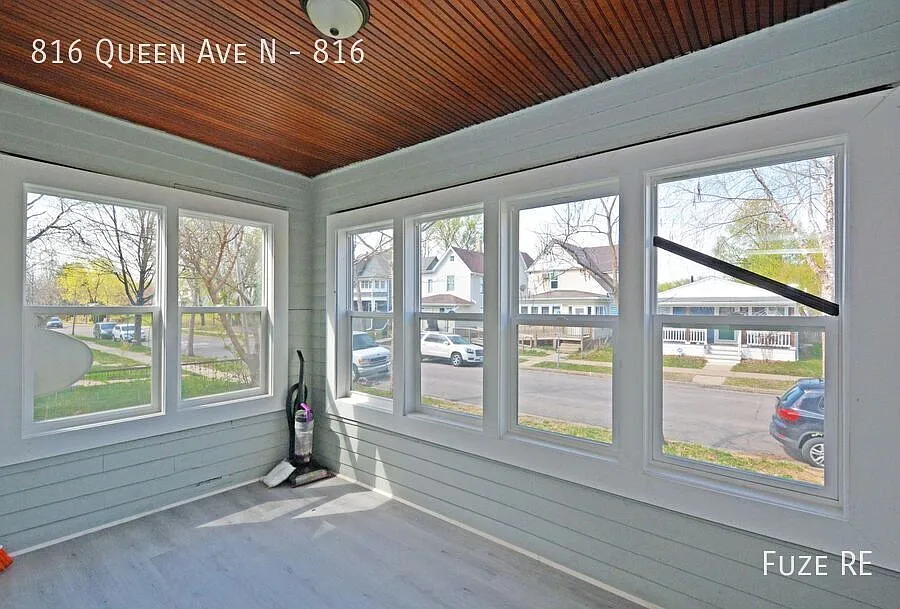 Building Photo - 816 Queen Ave N #816