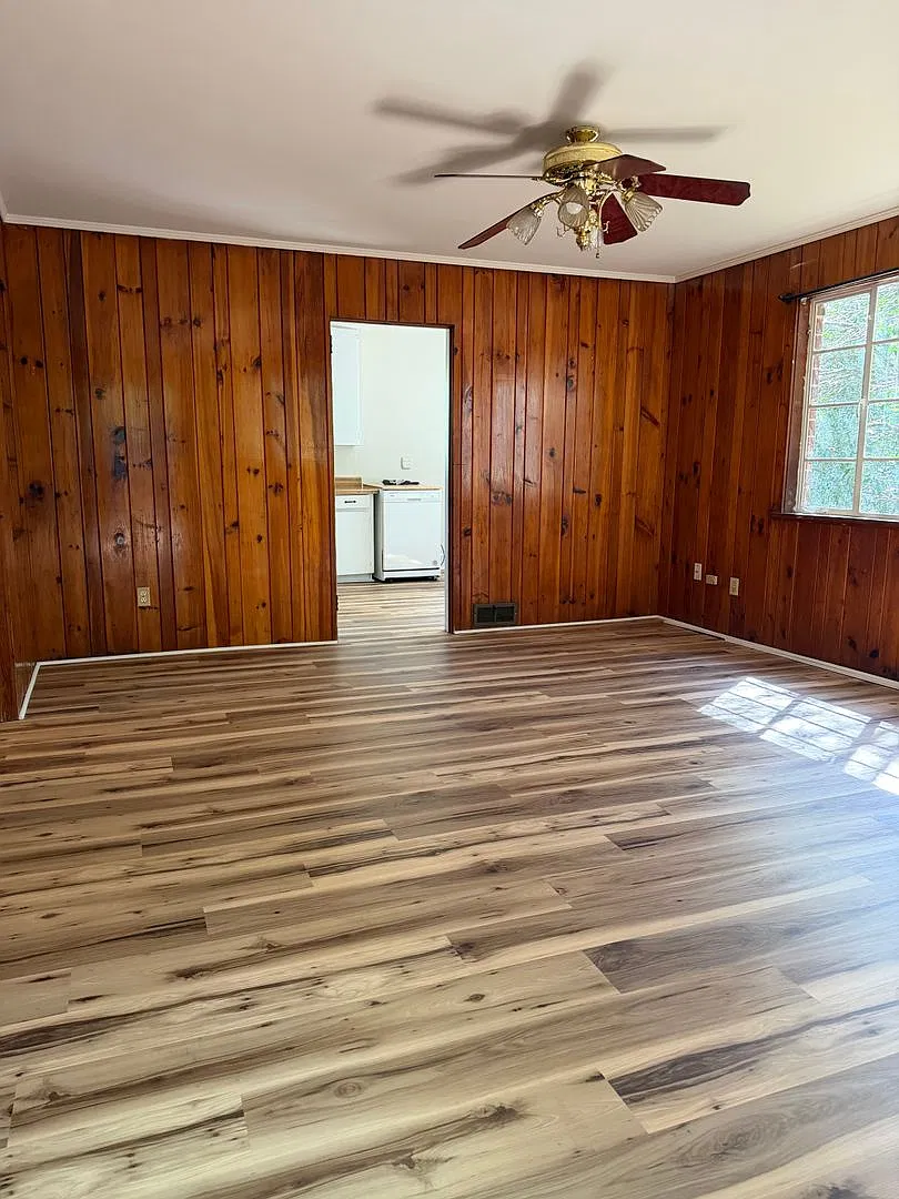 2-bedroom, 1-bath stand alone home is conveniently located off Prince Avenue! — Photo 3