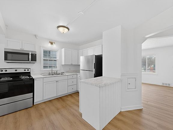 3rd image of 1124 6th Ave NW