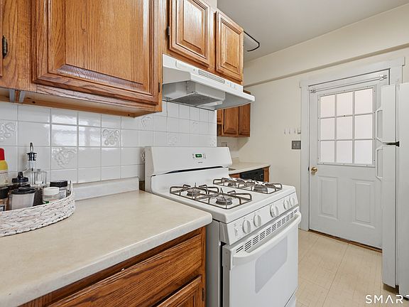 3rd image of 17 Lake Avenue