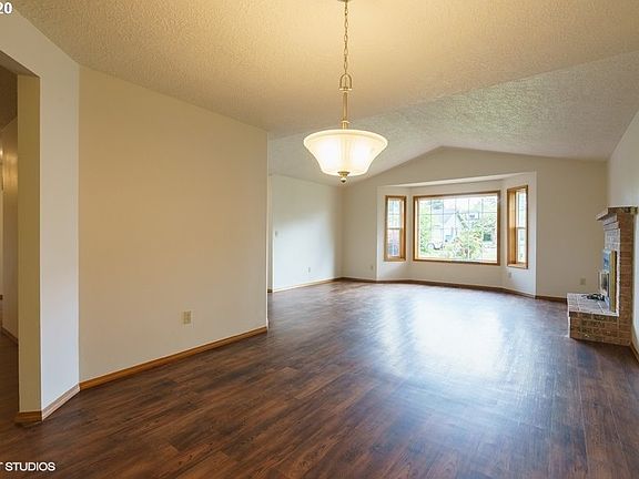 3rd image of 106 NE 70th Cir