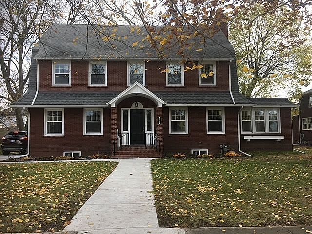 1st image of 136 Hollywood Dr