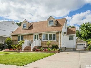 453 Morris Dr, Valley Stream, NY