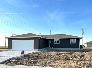 625 7th St, Phillips, NE 68865