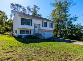 56 Mansfield Rd, New London, CT 06320