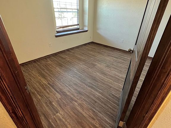4th image of 2119 Parkview Dr