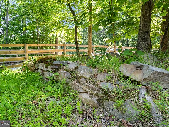 5th image of 10677 Bears Den Rd