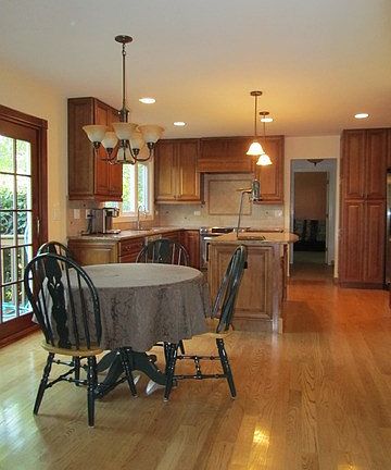 4th image of 825 Heatherstone Dr