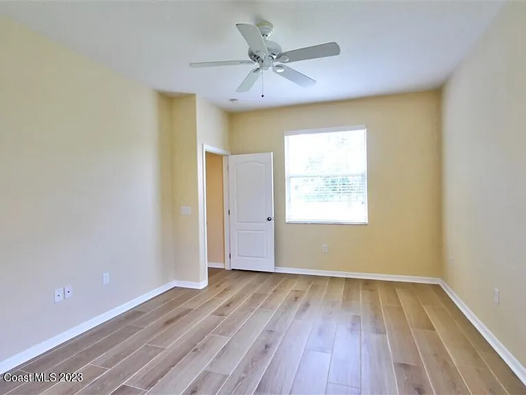 5834 Trieda Dr — Photo 20