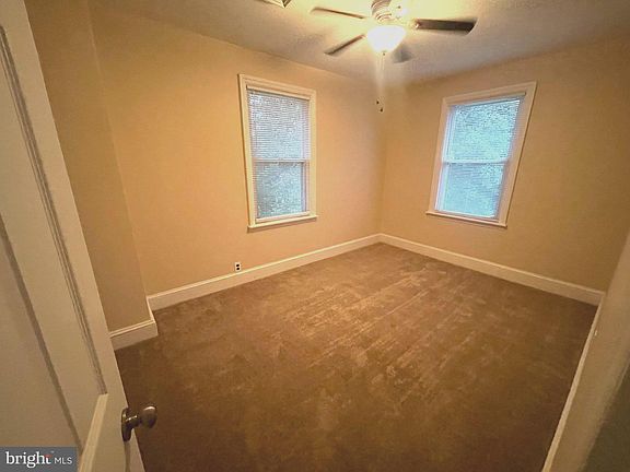 3rd image of 180 Easton Rd Floor 2