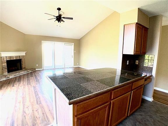5th image of 113 Honeywood Dr