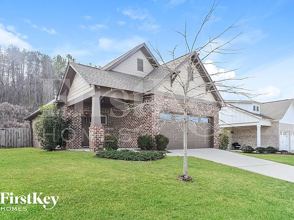 2nd image of 1380 Woodridge Pl