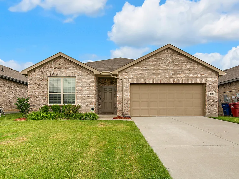 1021 Waverly Dr — Photo 6