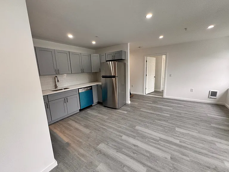 2250 Butler St #103 — Photo 7