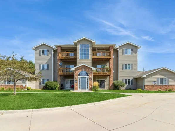 2614 Triple Crown Ln, Iowa City, IA 52240