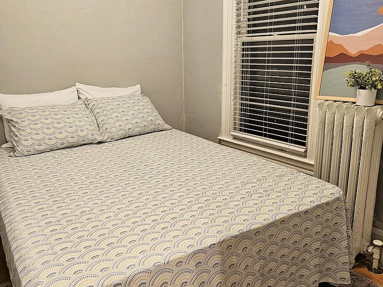 Bedroom . Apartment comes with 2 queen beds for each room