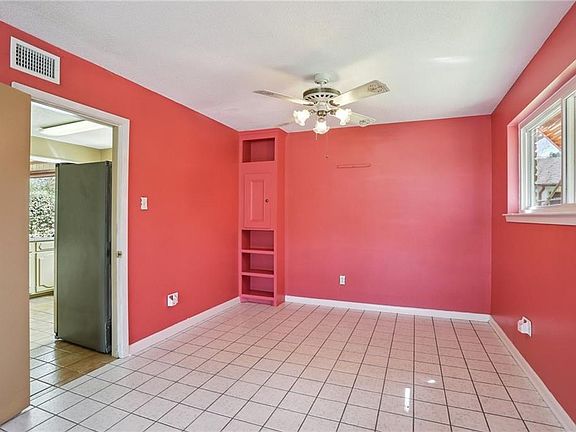 5th image of 2128 Valentine Ct